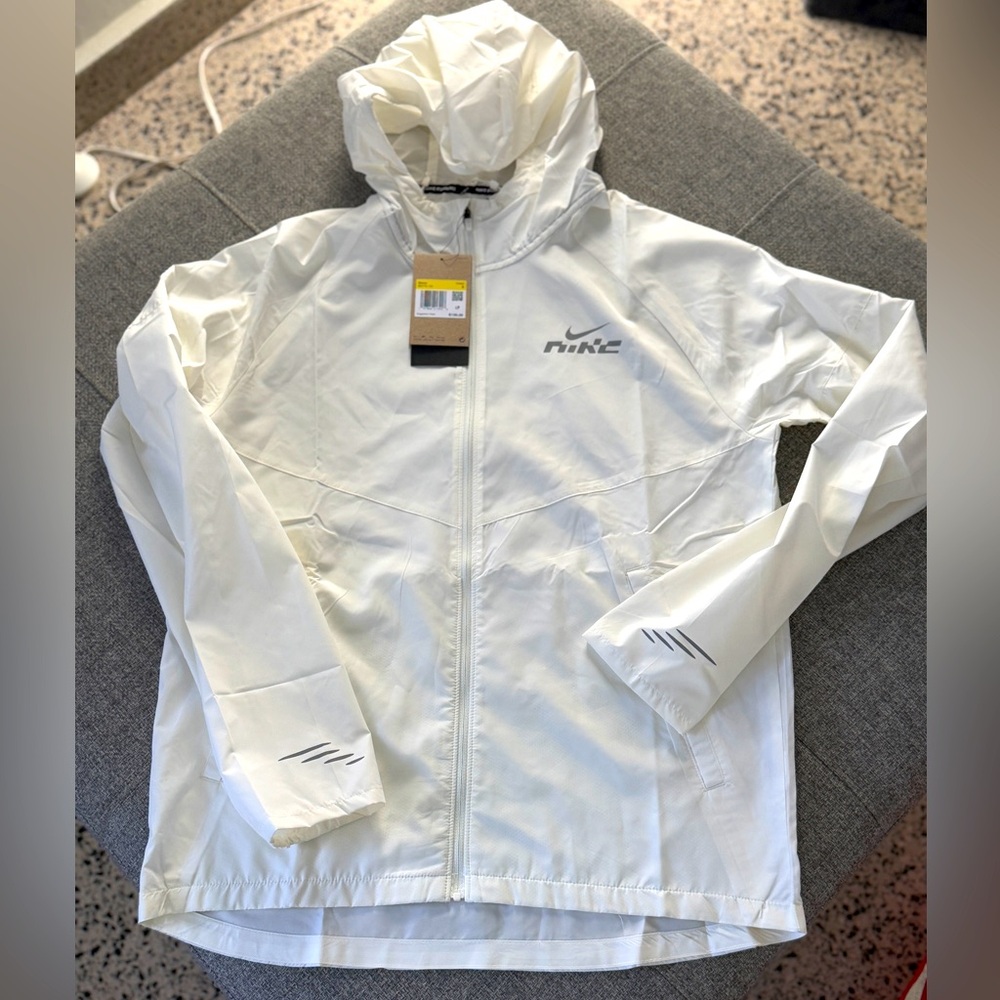 Nike Men’s Miler Flash Thin Lightweight Running Jacket Sz:Small IB3770-133 NWT